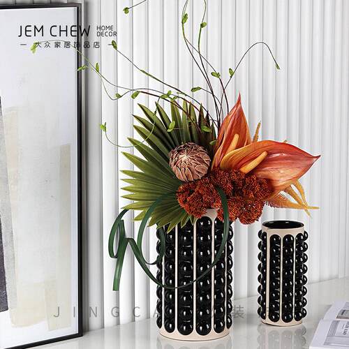 高档黑皮革玻璃花瓶轻欧式玄关卧室样板间样品屋展示中心客厅餐桌