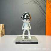 现代简约创意摆件轻奢抽象人物客厅电视柜书桌面卡通雕塑饰品