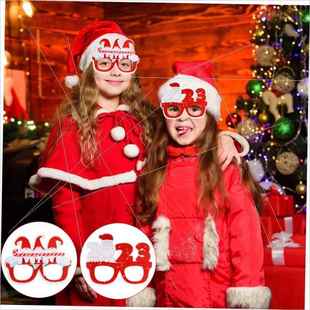 Christmas glasses Decorated antler frames for Christmas圣诞