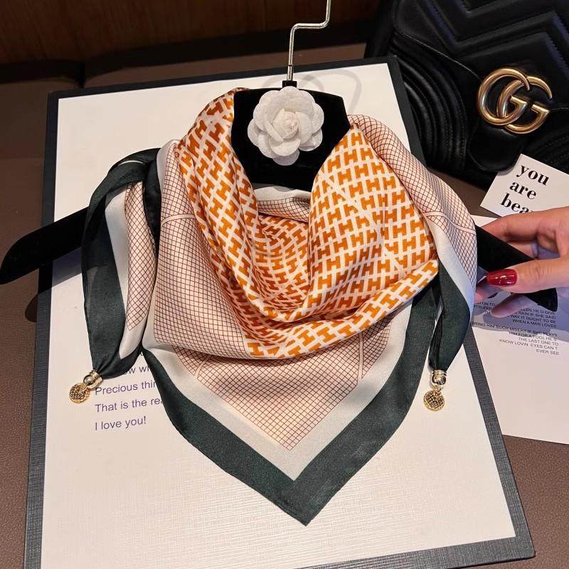 新款百搭磁吸扣春秋方巾三角丝巾女领巾洋气围巾季时尚护颈围脖,服饰配件/皮带/帽子/围巾,围巾/丝巾/披肩,淘宝优惠券,粉丝福利购,淘宝优惠卷