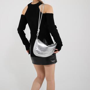 韩里韩气的包包斜挎女新款洋气质感简约通勤百搭饺子包欧美风月牙