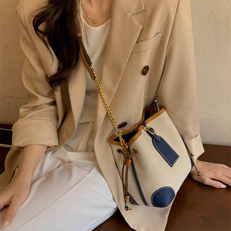 撞色水桶包包女新款潮百搭小众高级感独特设计手提单肩斜挎包