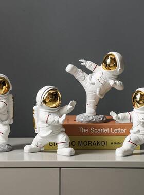 家居软装饰品家里客厅酒柜太空人太空人摆件小新房办公室书柜书架