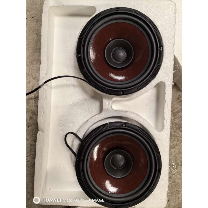 声乐加6.5寸全频喇叭。汽车音响。大功率重低音，进口纸盆。