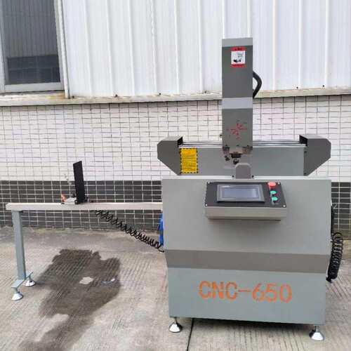 厂家供应铝门窗设备数控钻铣床铝型材钻铣床三面可翻转650钻铣床