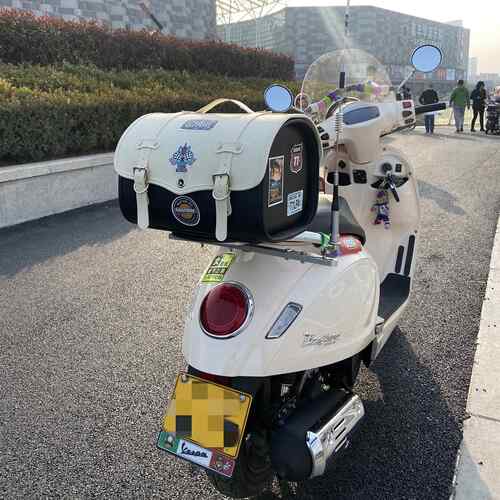 适用机车尾箱包复古尾箱本田ns125la踏板电动车后尾包大容量后备