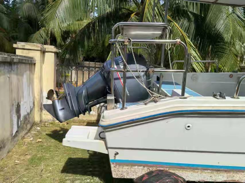 钓鱼艇艇长8.53米，艇宽2.5米，型深1.34米