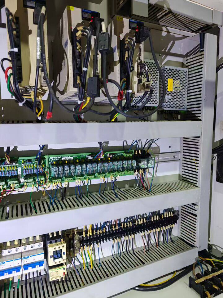 3月12日东莞市处理闲置盛峰650创能重型床身新代21ma系统，主轴24000转，安川伺服驱动电机，精度1丝内一台网络拍卖公告