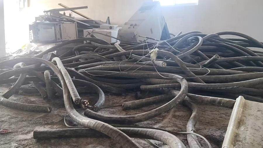 1月21日湖州处置报废铜芯电缆一批，报废变压器3台，铝材约3吨左右，取款机7台，仓库内所有物资打包处理网络拍卖公告