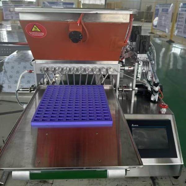 “小型糖果机软糖浇注机糖果设备桌面软糖机实验室软糖机”