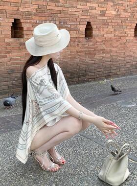 白色印花一片式方巾上衣女设计感小众别致老钱风光泽柔美缎面上衣