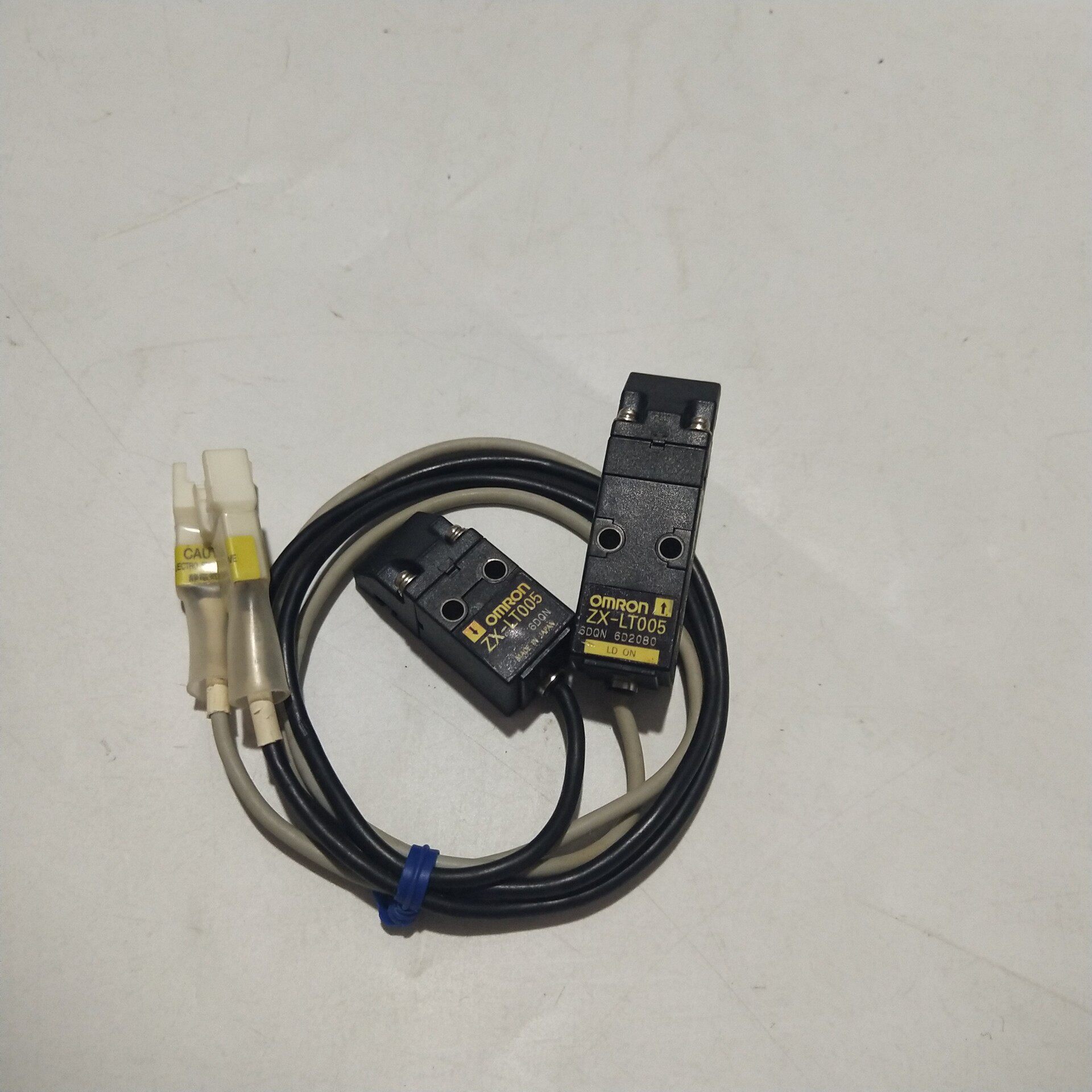 OMRON欧姆龙ZX-LT005激光对射传感器  原装正品拆