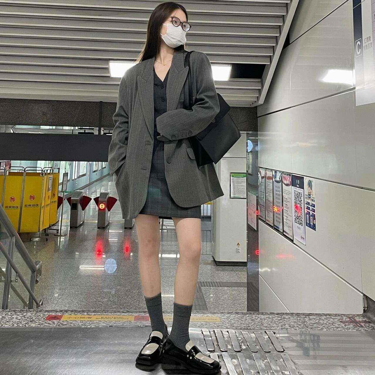 2026春秋设计感小众中长款休闲宽松oversize廓形垫肩小西装外套女