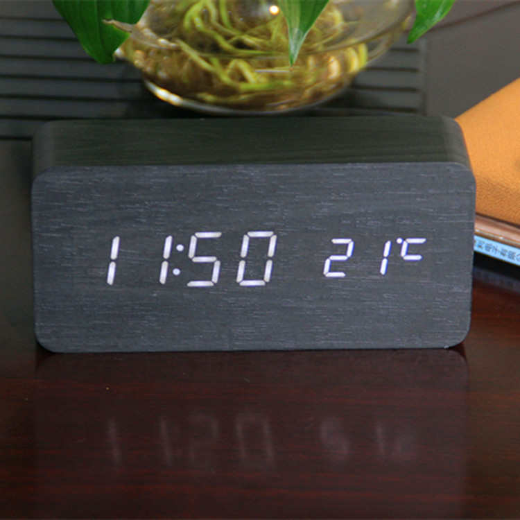 厂家创意热销精美台式长方形时间温度双显的木头钟电子闹钟促销