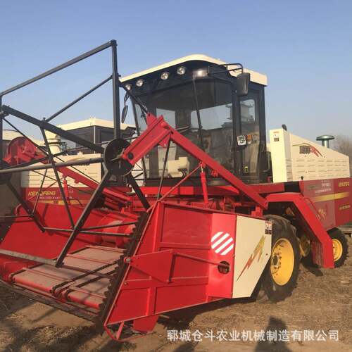 玉米秸秆青储机2019全新240马力自走式青储饲料收获机