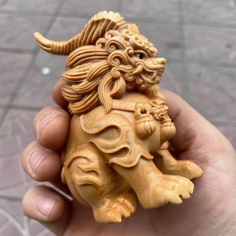 崖柏木质木雕刻瑞兽三眼麒麟摆件手把件文玩把玩件客厅家居装饰品