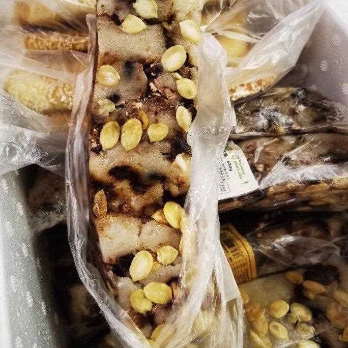 新疆包邮君君夹心疯糕 里面有核桃仁 松子仁 枣子 赤豆 豆沙等 早