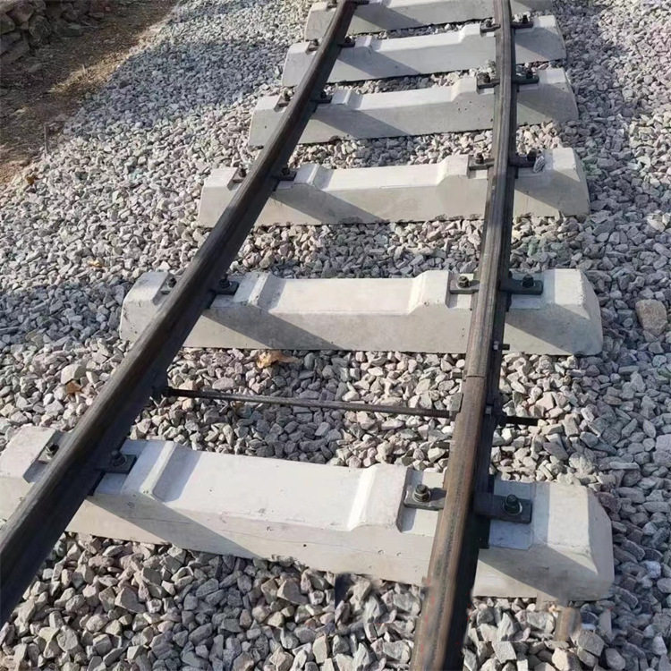 新二型铁路 混凝枕木 铁路用新二型水泥轨枕18土kg混凝水泥土轨枕