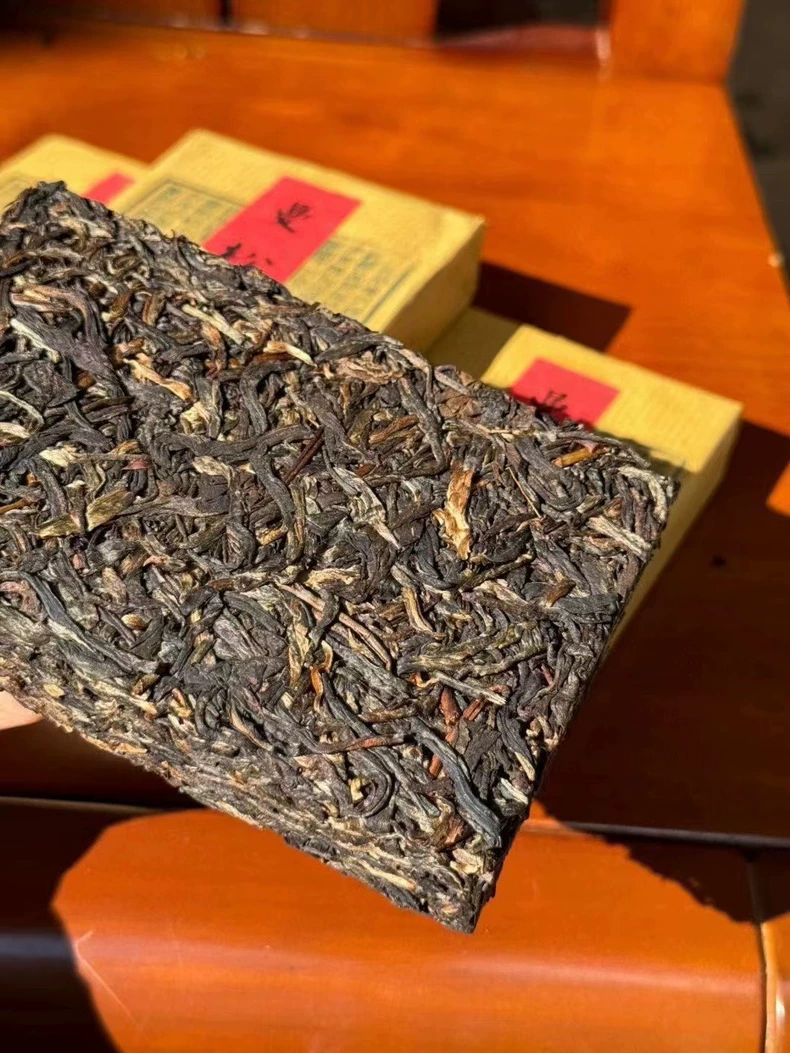 2002頭春曼松貢磚普洱茶生茶250克/磚 普洱茶 BUASHOP普洱老茶