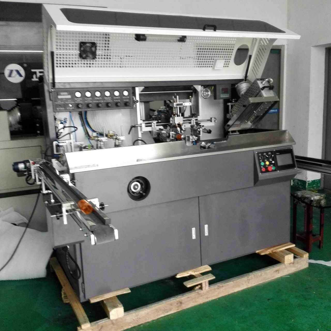 全自动曲面UV丝网印刷PPPE料瓶圆瓶圆柱盖眉笔喷雾瓶机器