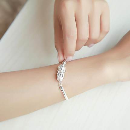正品9银女手镯9纯银简貔貅女款日韩版足银约铃铛手镯子银手炼生日