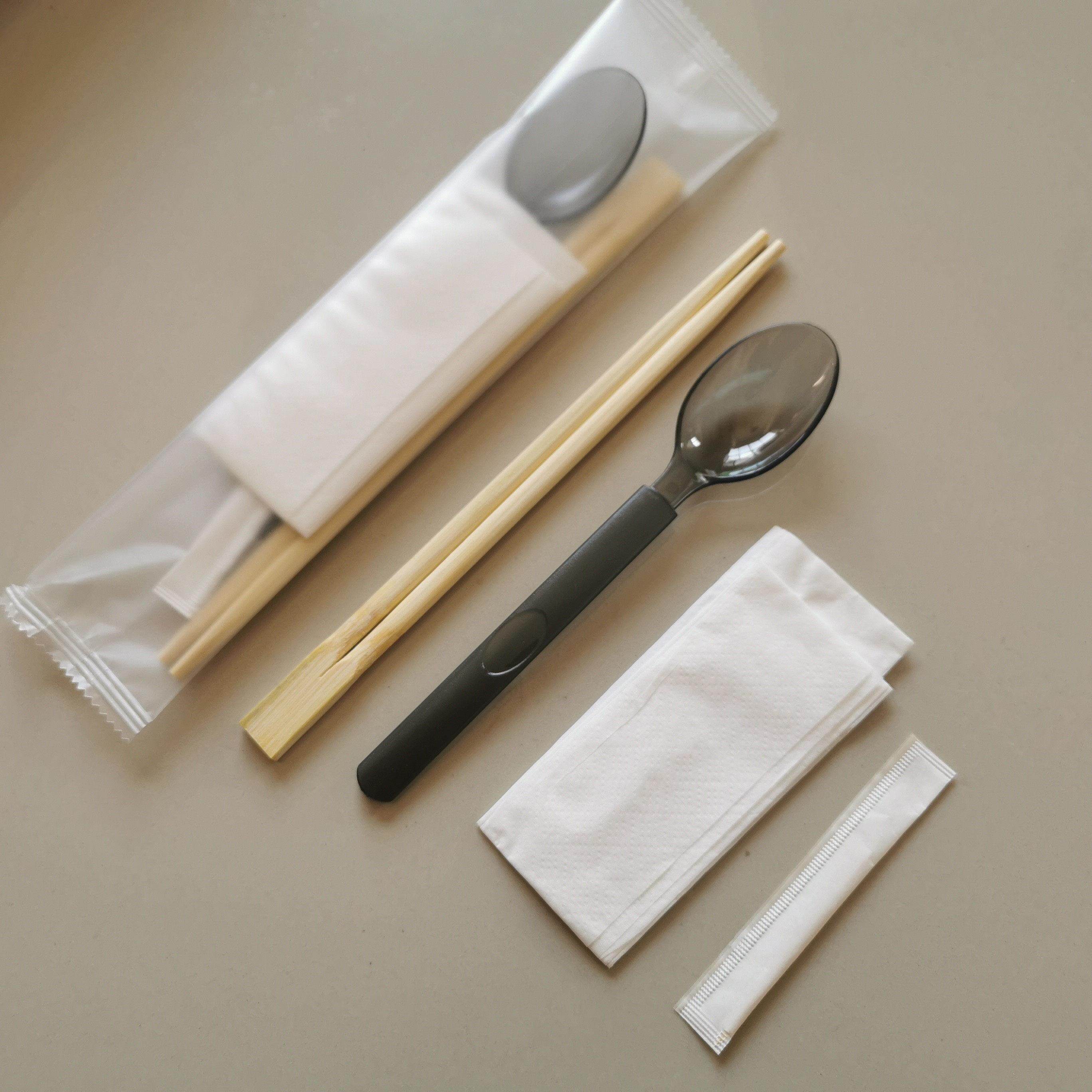 筷子勺子套装一次性四件套组合外送打包餐具竹筷勺子牙签餐巾纸AI