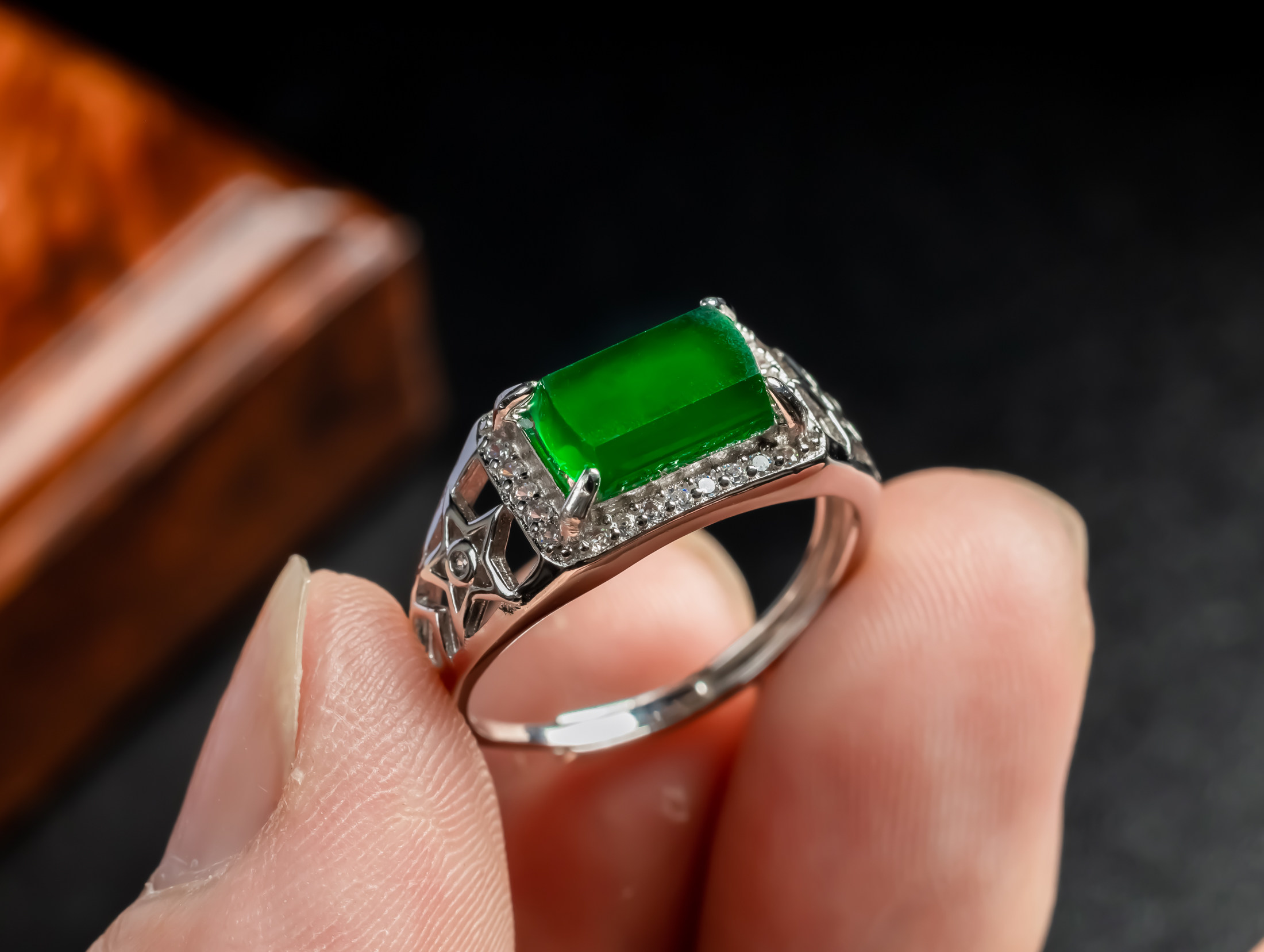 天然真品翡翠豪华镶嵌冰满阳绿满色好种精品高档闪拍玉石马鞍戒指