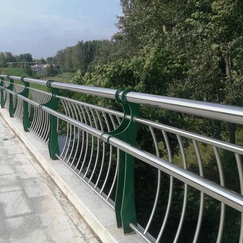 304不锈钢桥梁护栏工程复合管防撞大桥立柱河道景观LED灯光隔离栏