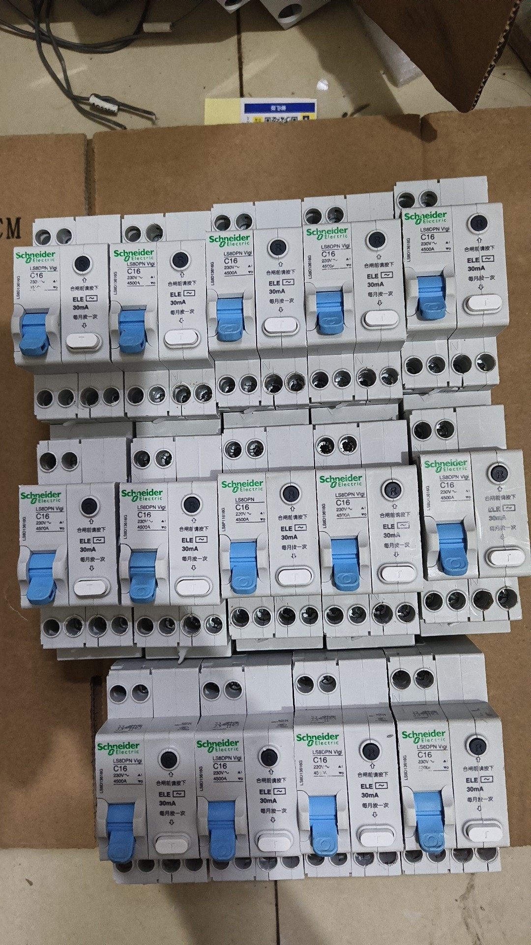 拆机施耐德LS8DPN Vigi