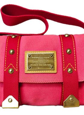95新 路易威登/LV红色金牌单肩斜挎包 翻盖邮差包 男女同款
