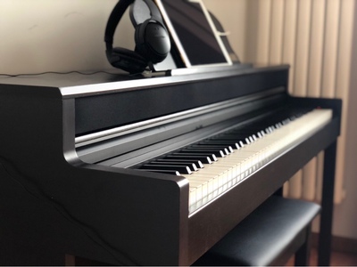 theone智能钢琴怎么样?一位专业人士用后一个月谈感受