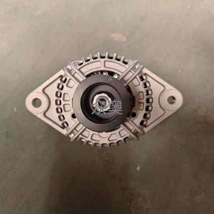 适用沃尔沃TAD1351VE发电机22117421发电机0124655019充电机24V