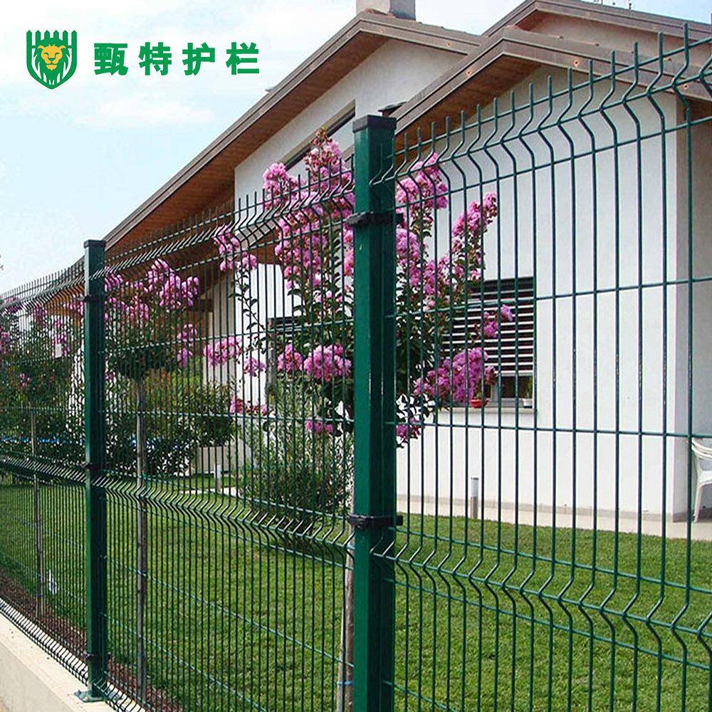跨境折弯出口护栏隔离铁丝网护栏小区别墅防护网桃型柱护栏Fene