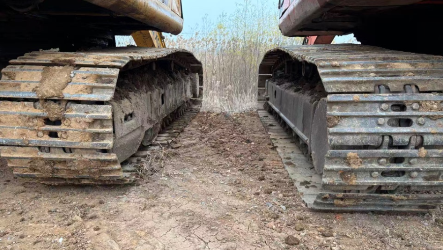 1月17日镇江工程机械设备挖掘机两台打包处置一台厦工822带吸盘一台斗山220带梅花旋转夹子网络拍卖公告