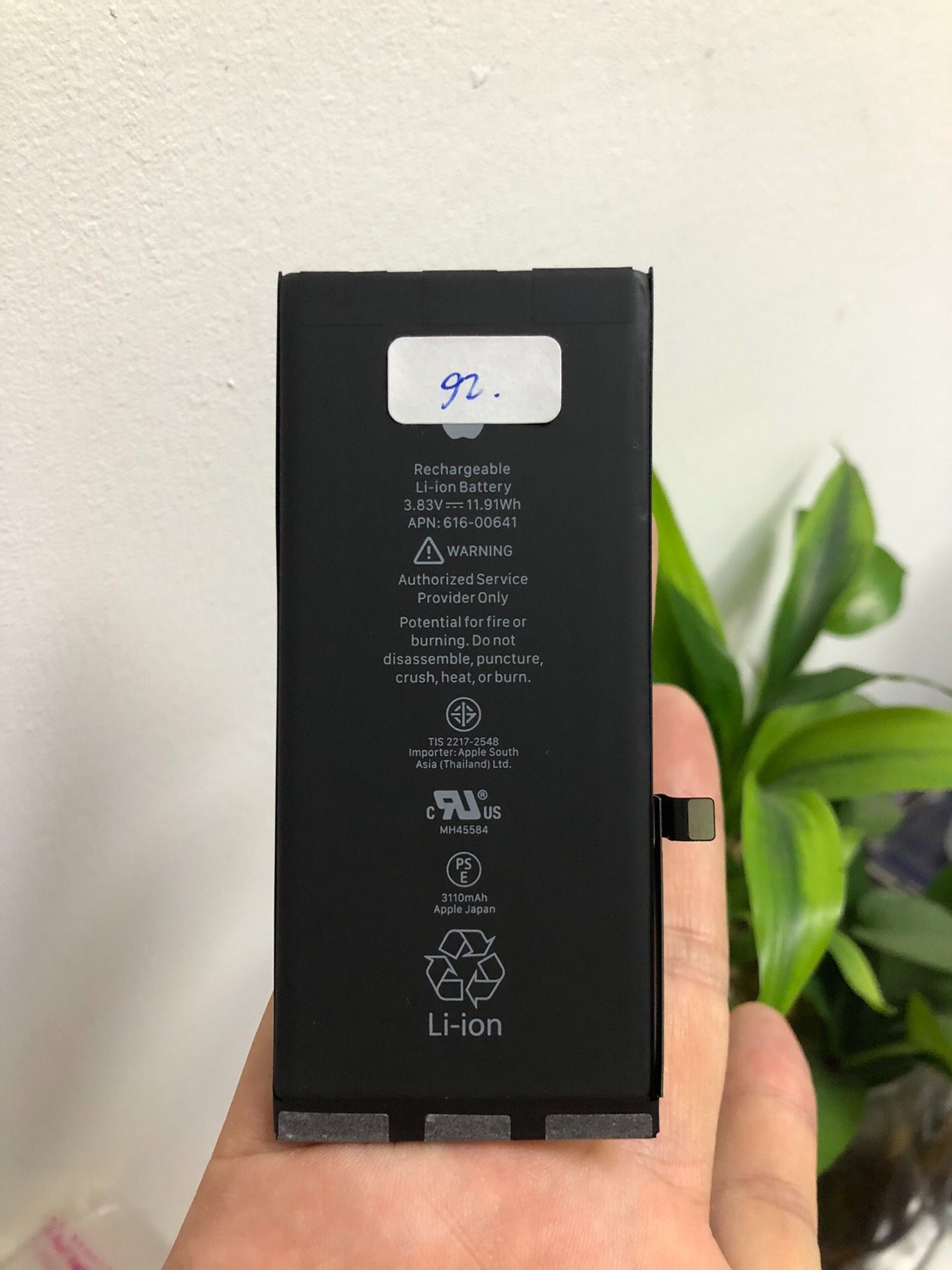 iphone11原装电池 苹果11原装拆机电池，电池效率92，外观成色好 原机拆下状态（不是鼓包皱皮电池可以比的）总成上拆下来的真正纯原装原数据，一分钱一分货，维修店懂货的来，小白不懂的别买，利润微薄包邮不议价，二手物品确定要再买[比心]，按图发货，喜欢的直接拍，先验货确认好再签收！（18以上系统可以看电池健康）