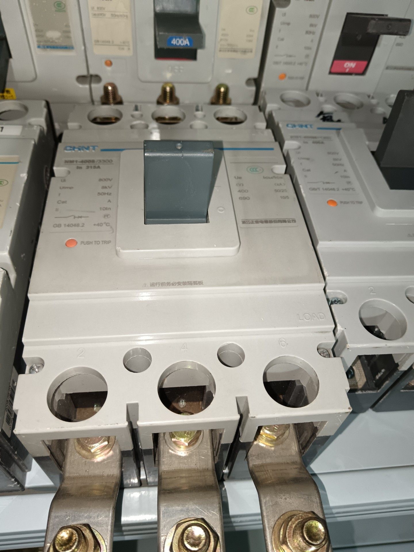 正泰蓝标315A断路器一台，成色嘎嘎新，带上下连接6个铜板，