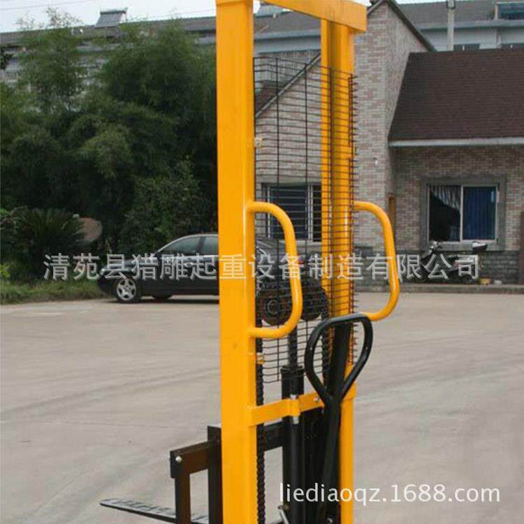 厂家供应1吨手动液压堆高叉车充电式半电动升降仓库装卸搬运车