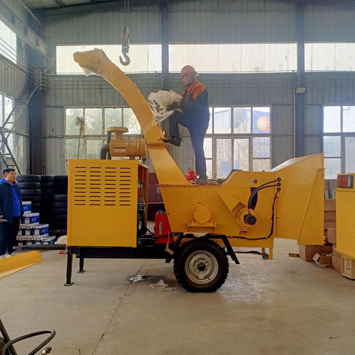 园林枯枝落叶绿化粉碎机30公分圆木头木材切片破碎大型树枝粉碎机