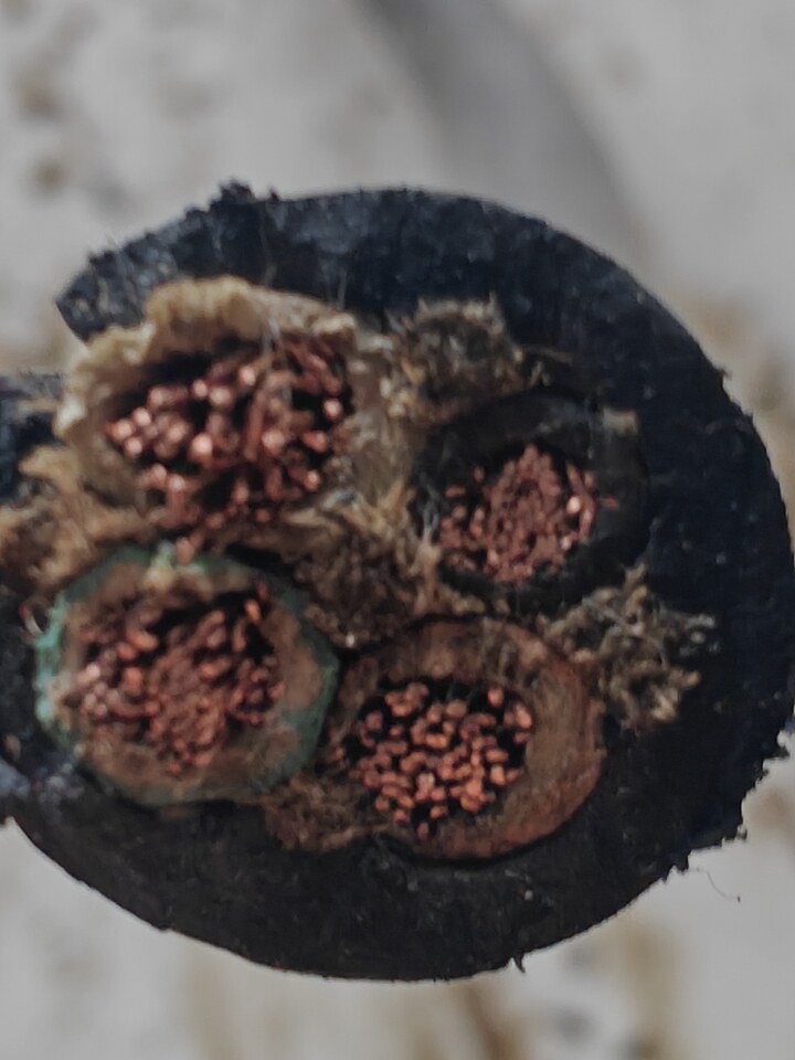 4月28日上饶处置铜芯稳压器1台，铜芯电缆一批，铜芯电线4盘，静音柴油发电机1台（可以用），高压电箱1只，江西上饶网络拍卖公告