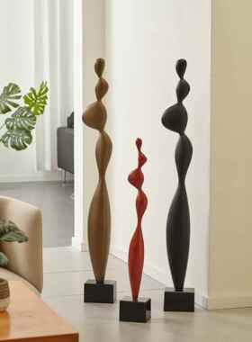 Wabi-Sabi风格的简单雕塑可访问豪华高端客厅入口地板站立高细长