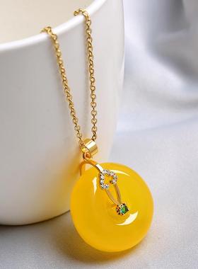 蜜蜡项链水滴平安扣鸡油黄吊坠金色夹扣锁骨链简约琥珀饰品男女款