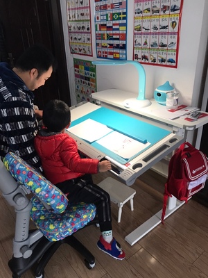 调查心得康朴乐儿童书桌怎么样，对比爱果乐哪个好？值得入手吗