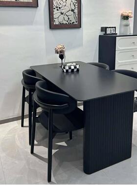 威品斯现代极简岩板餐桌黑色家用餐椅组合小户型意式长方形饭桌