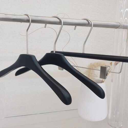 服装店专用童装衣架黑色烤漆无痕衣挂防滑实木衣撑高档儿童裤夹子