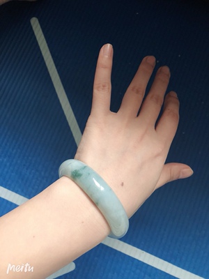 豪8印象S2翡翠手镯怎么样评判质量差有依据吗？