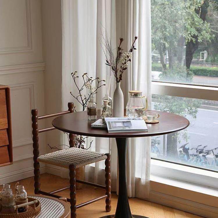 北欧复古胡桃圆形实木圆桌餐桌家用小户型郁金香咖啡阳台中古洽谈