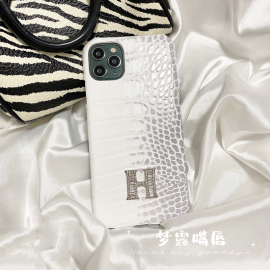 奢华鳄鱼纹水钻字母适用苹果1413promax手机壳iphone15个性，1112pro高级女款15promax皮质保护套14pro潮女