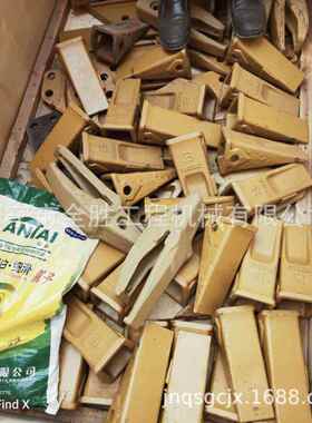 供应CLG925D挖掘机挖斗左右侧齿72A030272A0303柴油泵挖斗