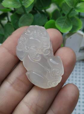 新款直销白玛瑙貔貅吊坠红绿黄黑粉紫色玉髓挂件男士女款玉坠钥匙