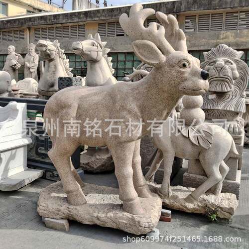 石雕黄锈石长颈鹿小鹿公园文旅景区动物石头猴子抱桃老虎草坪摆件